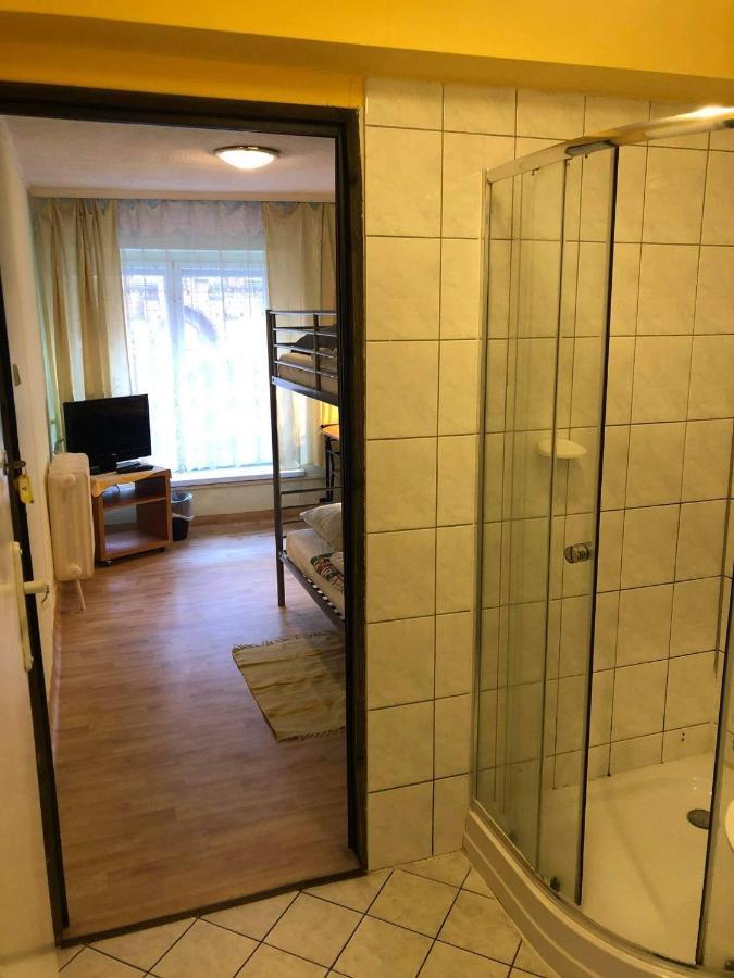 U Szermierzy Vandrerhjem Wrocław Eksteriør bilde